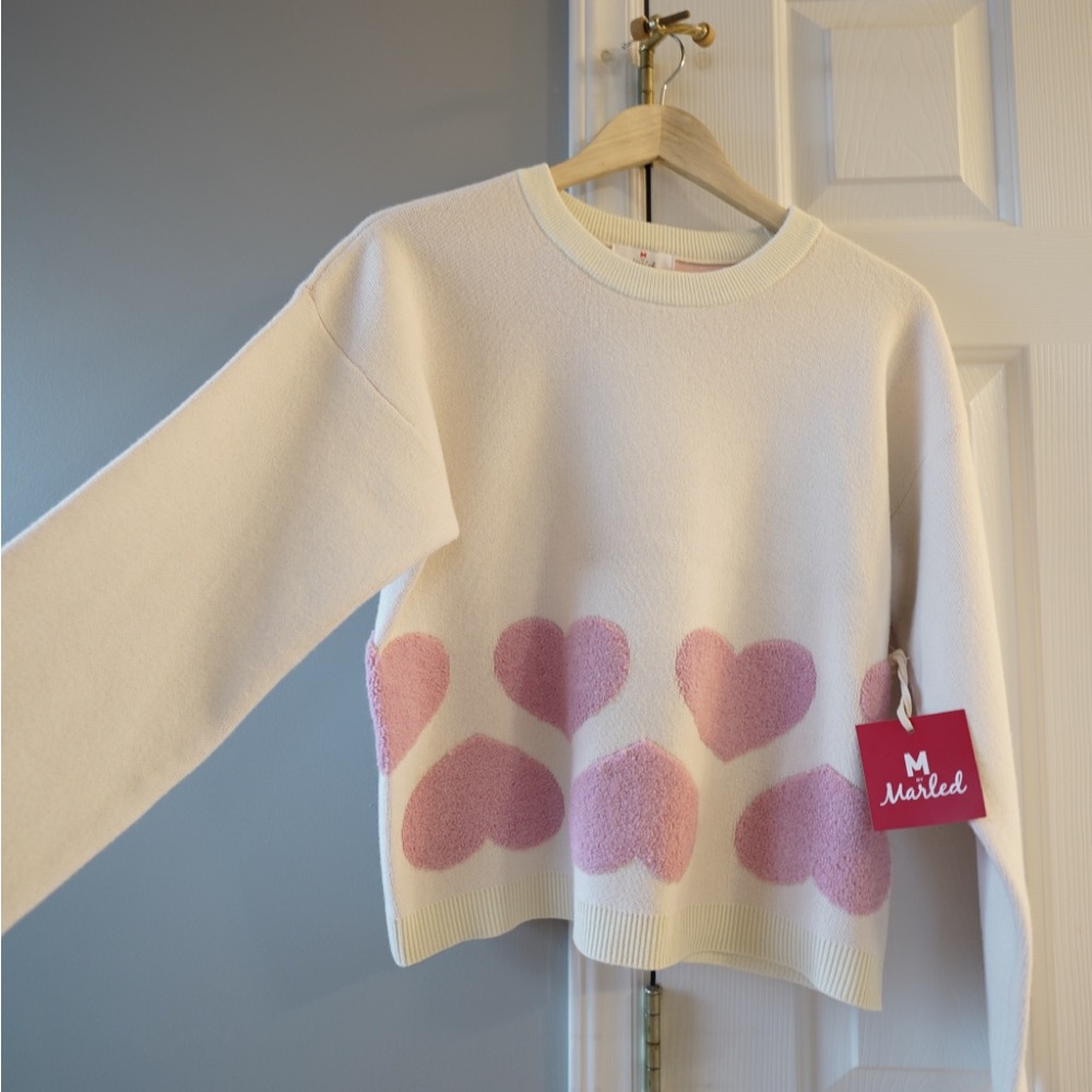 NWT Maled very cute Valentine's sweater. Size S